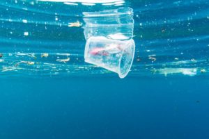 Scopri di più sull'articolo Salva mare – L’Italia anticipa tutti nella lotta alla plastica